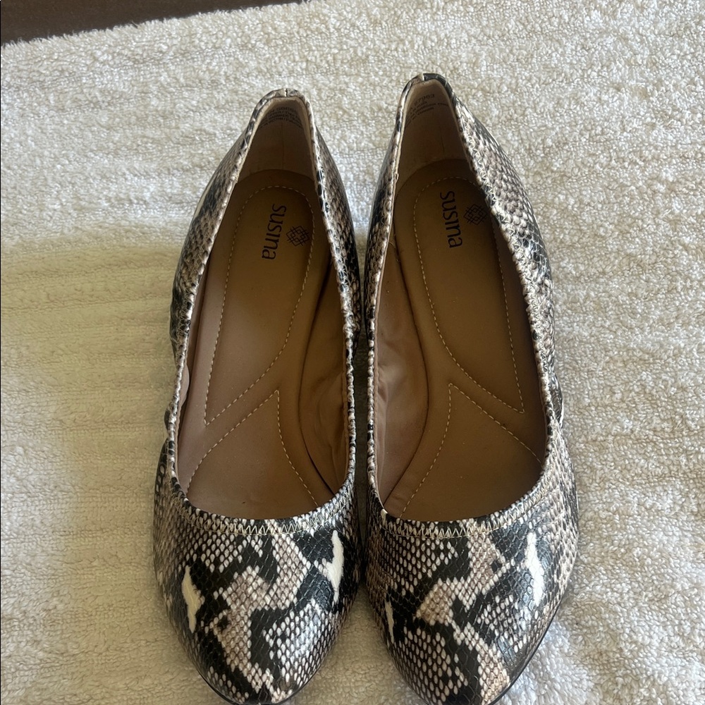 Susina Women's Textured Snakeskin Loafers